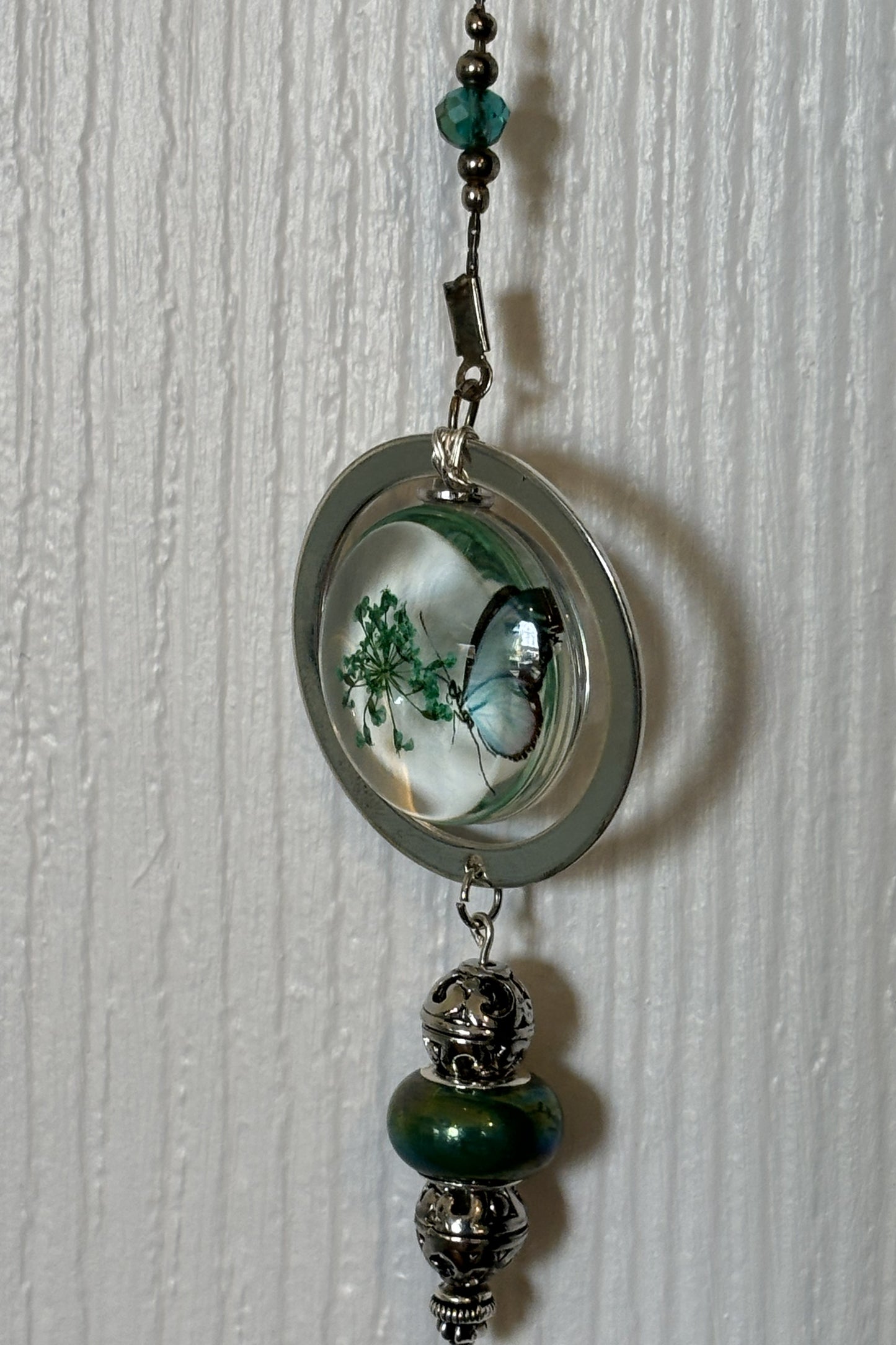 Green Butterfly Single Strand: Growth and Balance