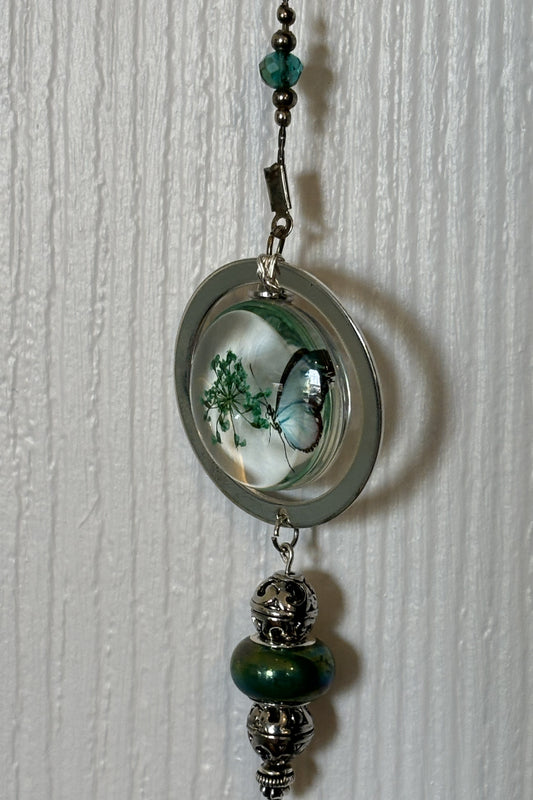 Green Butterfly Single Strand: Growth and Balance