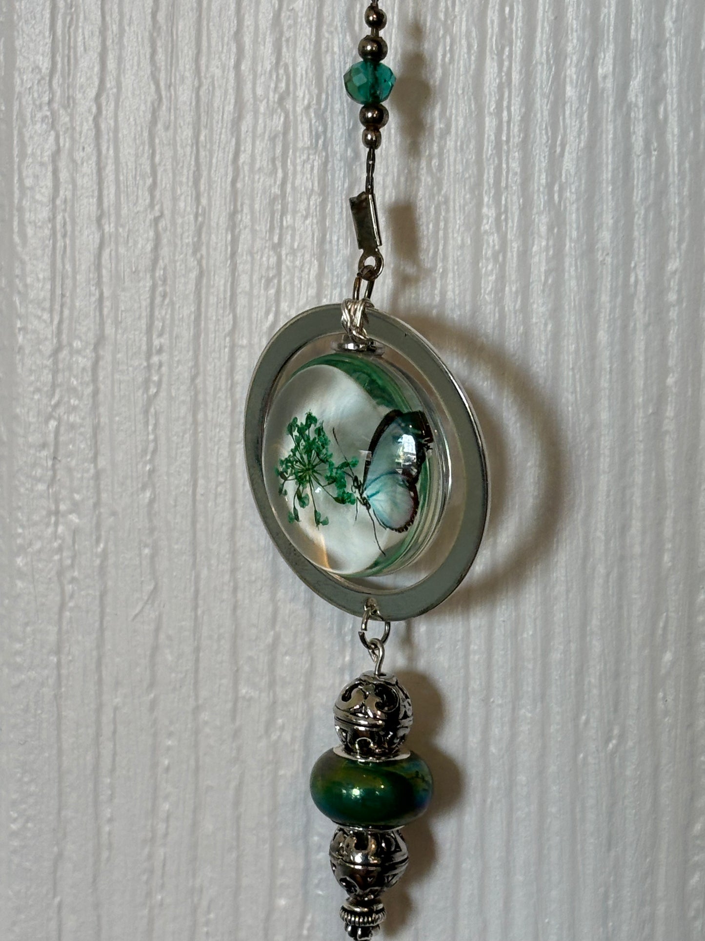 Green Butterfly Single Strand: Growth and Balance